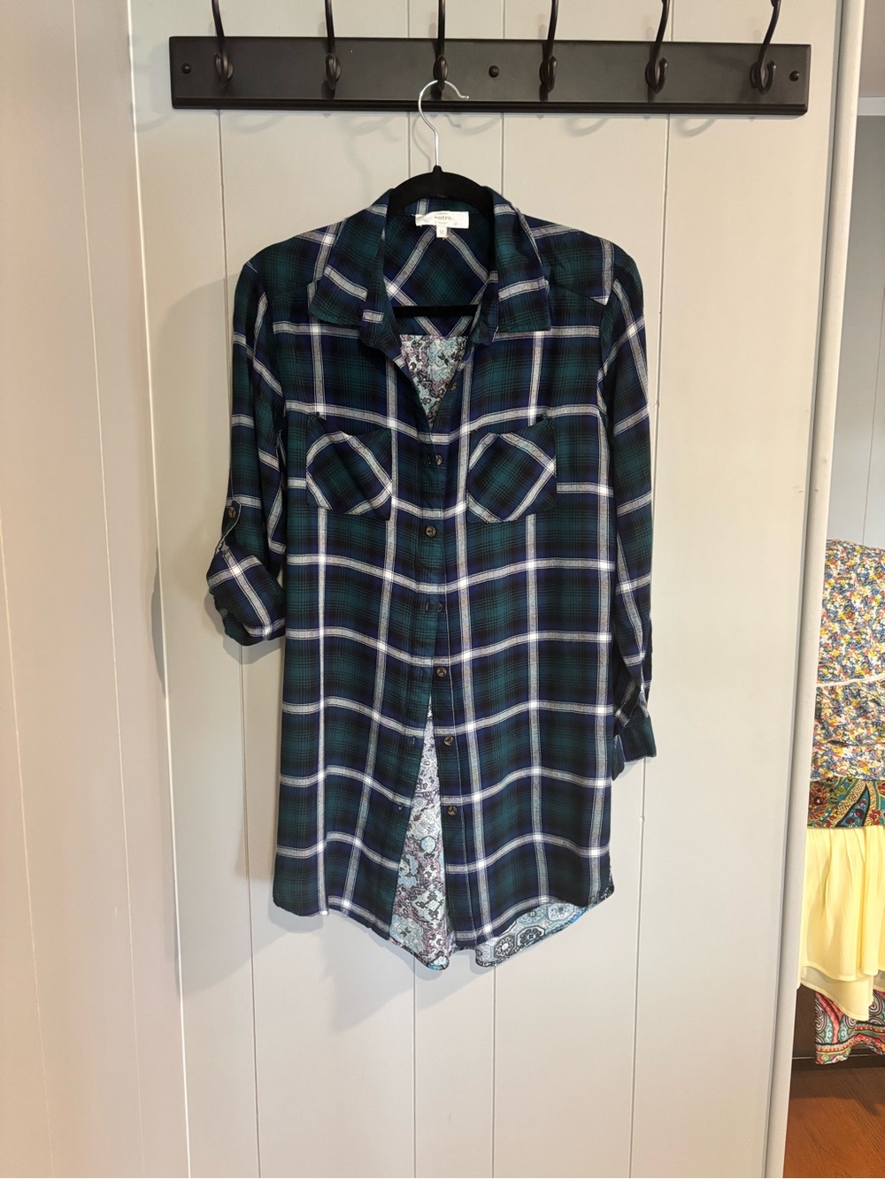 entro Long Plaid Button-Down Shirt in Green & Blue